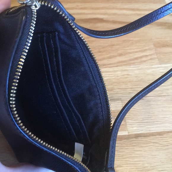 ❌SOLD❌Coach Gold and black leather Wristlet - Picture 6 of 8